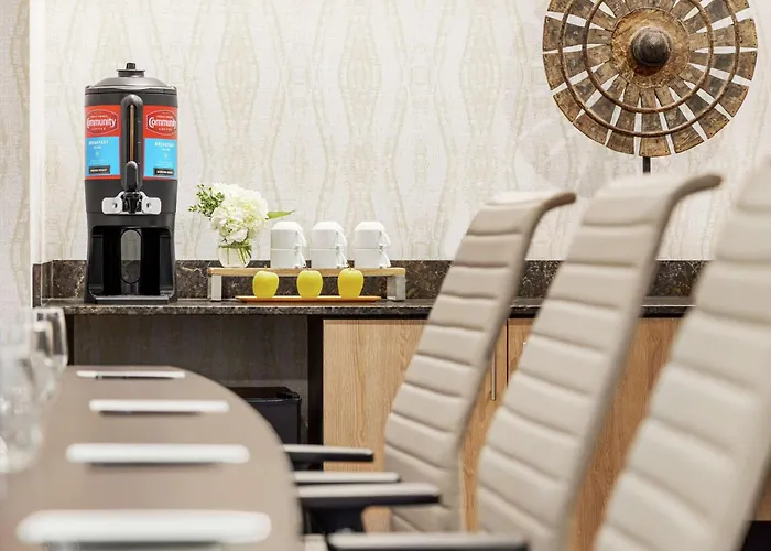 Hotel Embassy By Hilton 4*